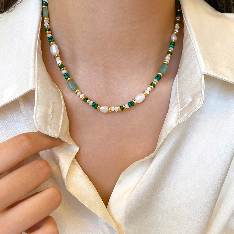 Colar de pérolas de água doce em pedra natural, corrente clavicular com contas coloridas e malaquita verde, estilo gargantilha de luxo para nichos._voghion.com