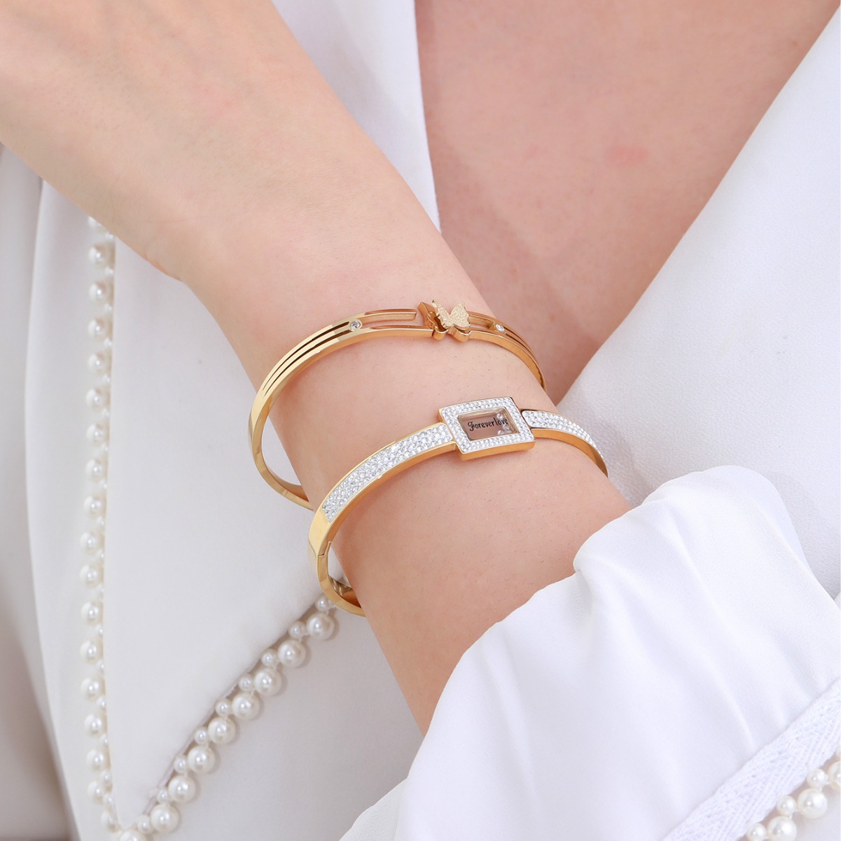 Joyería Xuping Estilo europeo y americano INS Pulsera de acero de titanio de lujo ligero Moda femenina Mariposa transfronteriza Amor Accesorios de acero inoxidable