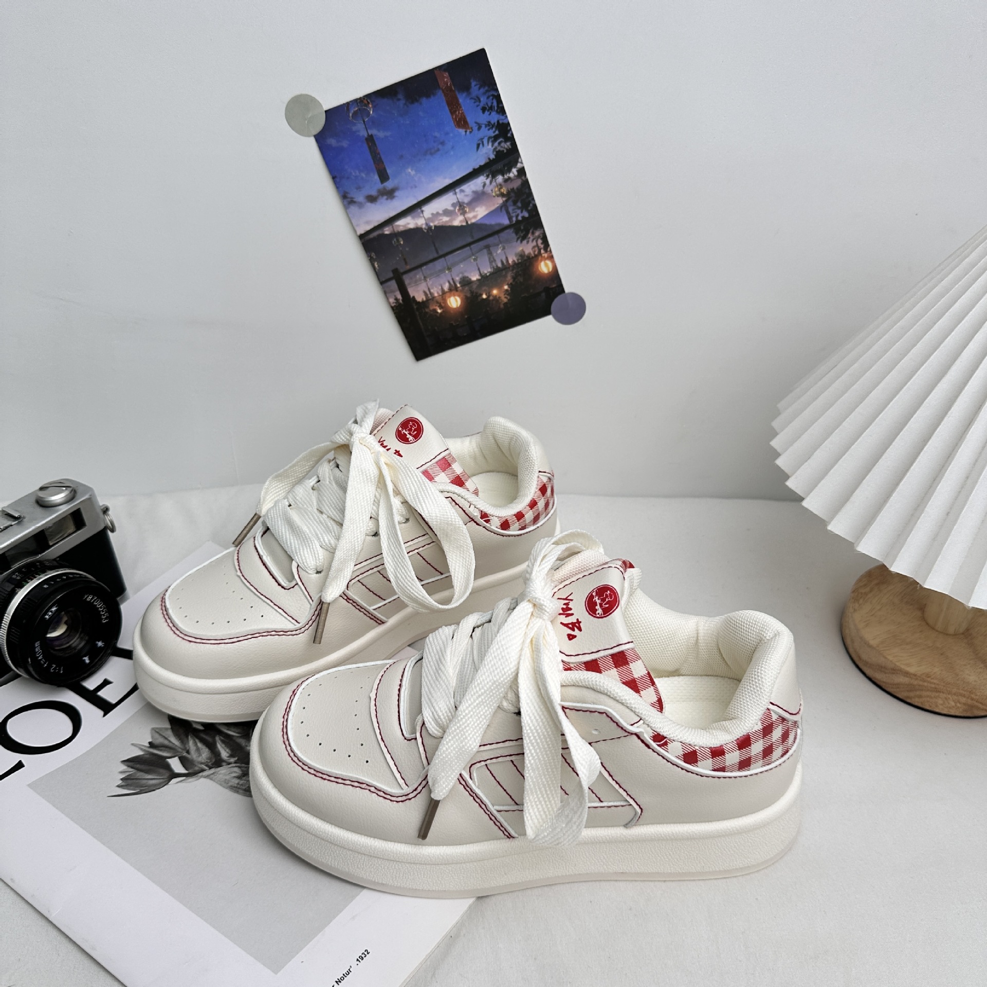 Yuanbo 2025 primavera zapatos blancos bajos zapatos de mujer zapatos casuales de plataforma de todo fósforo zapatos de mujer de moda coreana image 5