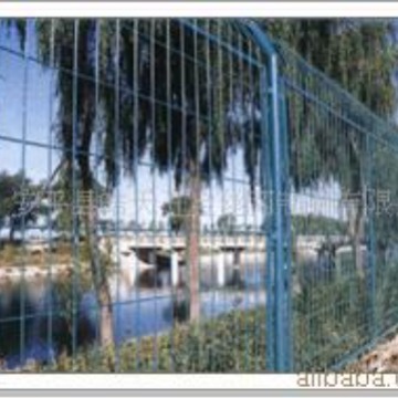 供应护栏网隔离栅 防护网 高速公路护