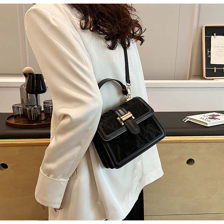 Tämän vuoden suositut laukut naisille 2024 uusi muoti huippuluokan kannettava olkalaukku suuri kapasiteetti crossbody pieni neliö laukku_voghion.com