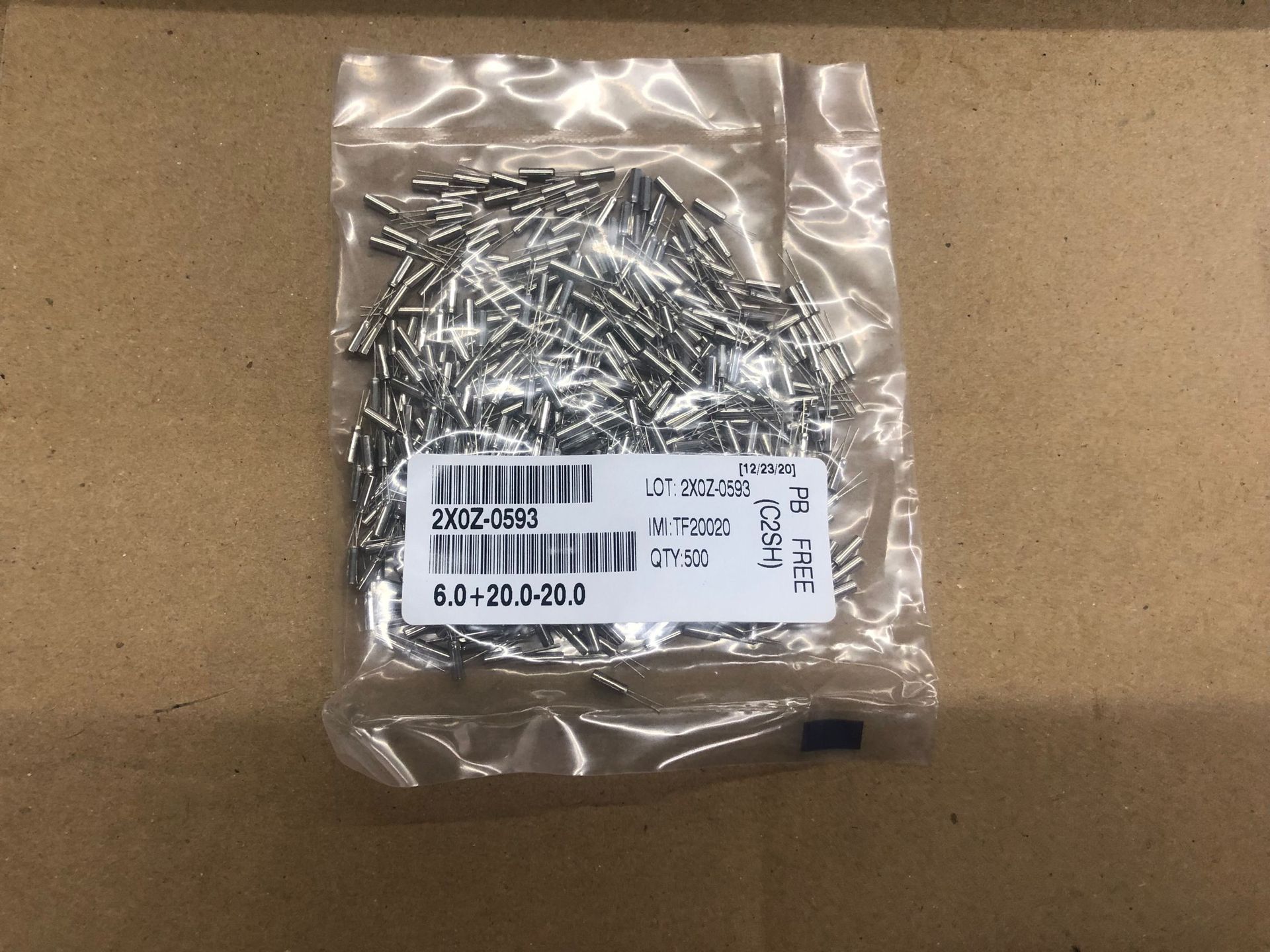 爱普生 插件晶振 2X6 32.768KHZ 32.768K 6PF/7PF 20PPM 2P 直插