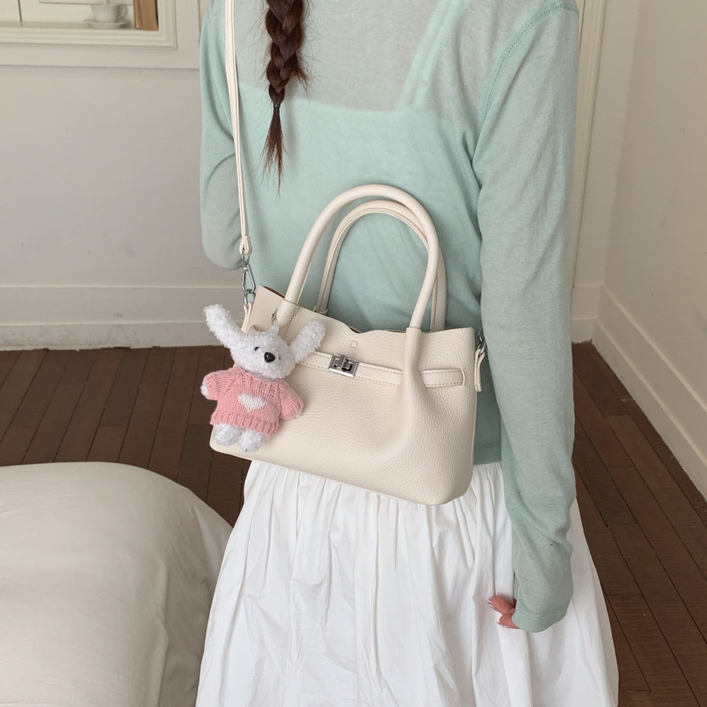 Simple portátil 2026 diseño de bolso de hombro único versátil estilo coreano de transporte de moda nuevo bolso de cubo nicho femenino