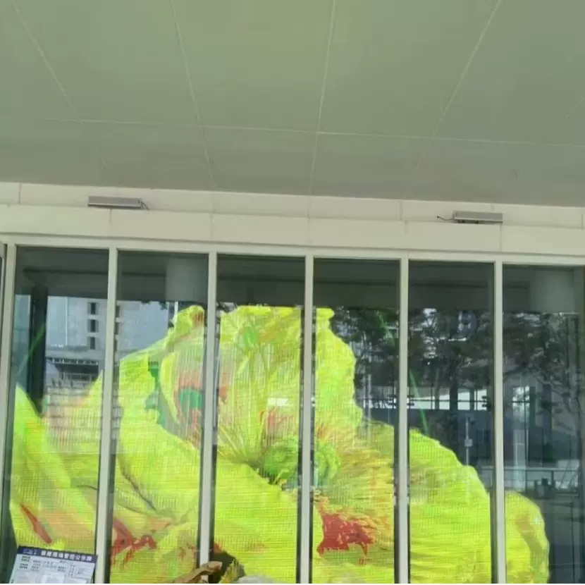 透明玻璃屏LED屏幕显示透明橱窗屏LED显示器用于珠宝店商场橱窗