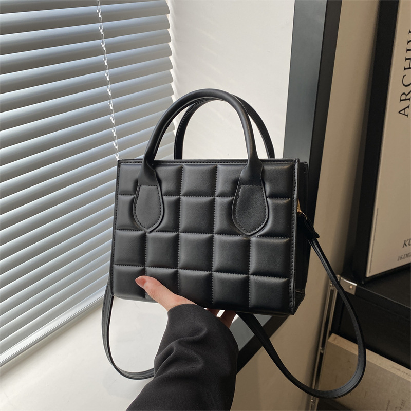 2024 nueva bolsa de mensajero de hombro pequeña bolsa cuadrada para mujeres Bolso de color sólido de estilo coreano de moda de este año para mujeres