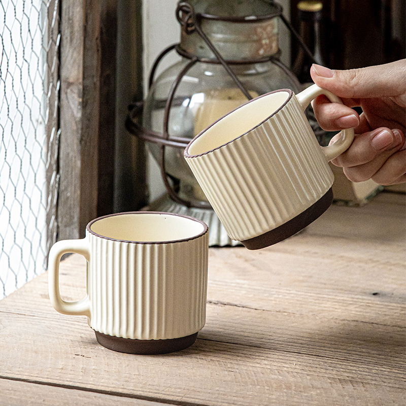 Dos piezas de alto aspecto taza de alivio mate taza par Taza de cerámica simple hogar taza de agua transfronteriza regalo