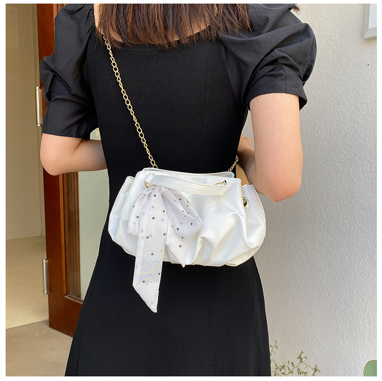 Fashion Solid Color Silk Scarf Folds Shoulder Underarm Bag display picture 1