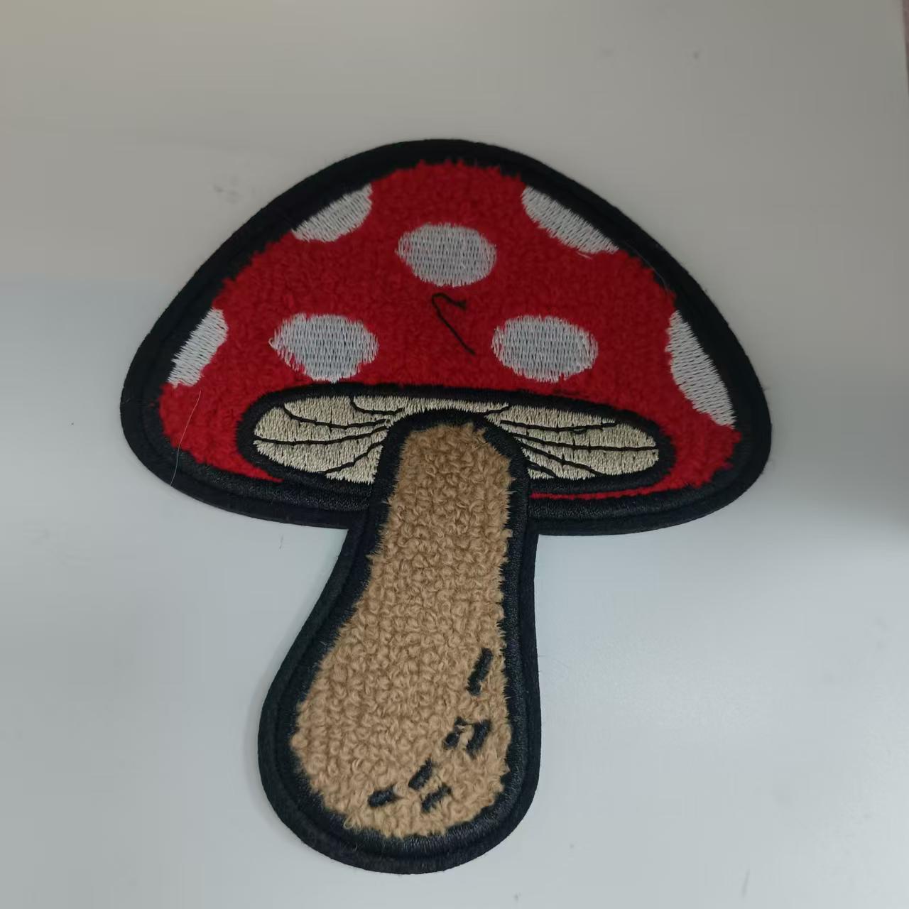 卡通刺绣蘑菇绣花布贴服装辅料布贴