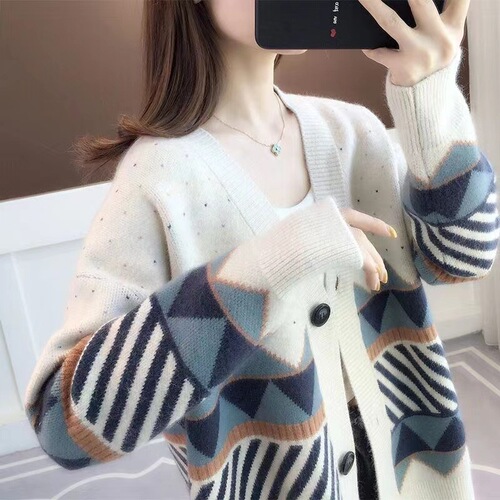 A new Japanese school-style, stylish and youthful knitted cardigan with a three-dimensional beaded floral sweater coat for women in the autumn of 2022 pic 14