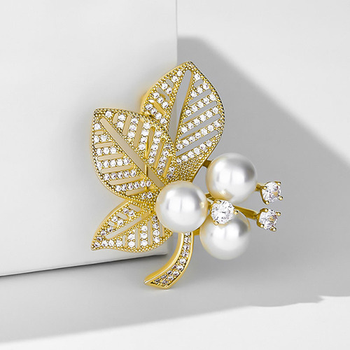 Leaf Pearl Brooch High-end Women's Design Niche Corsage  New Trendy High-end Pin Accessories