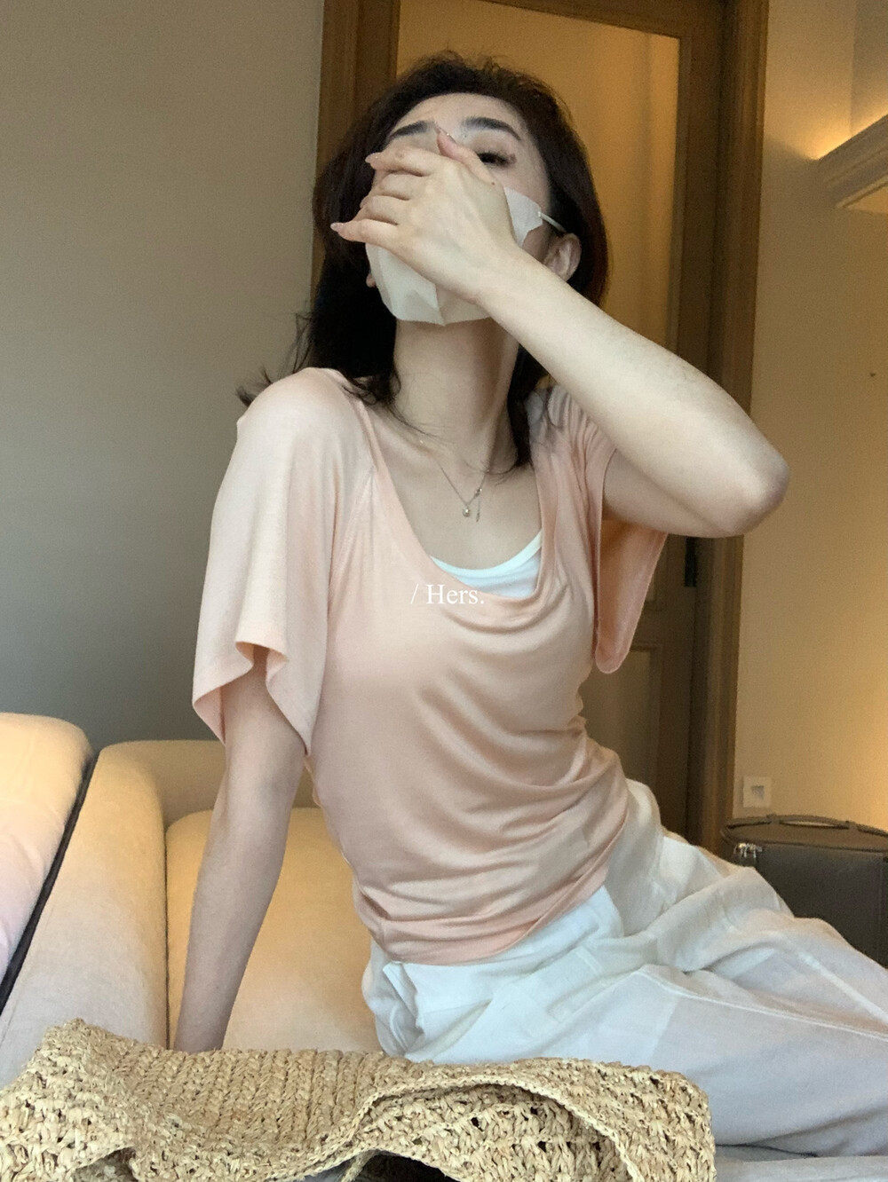 Áo thun tay ngắn cổ chữ U rộng kèm áo dây trong hai mảnh cho nữ dáng nhỏ — màu hồng, Trắng đen, màu xám chi tiết 6