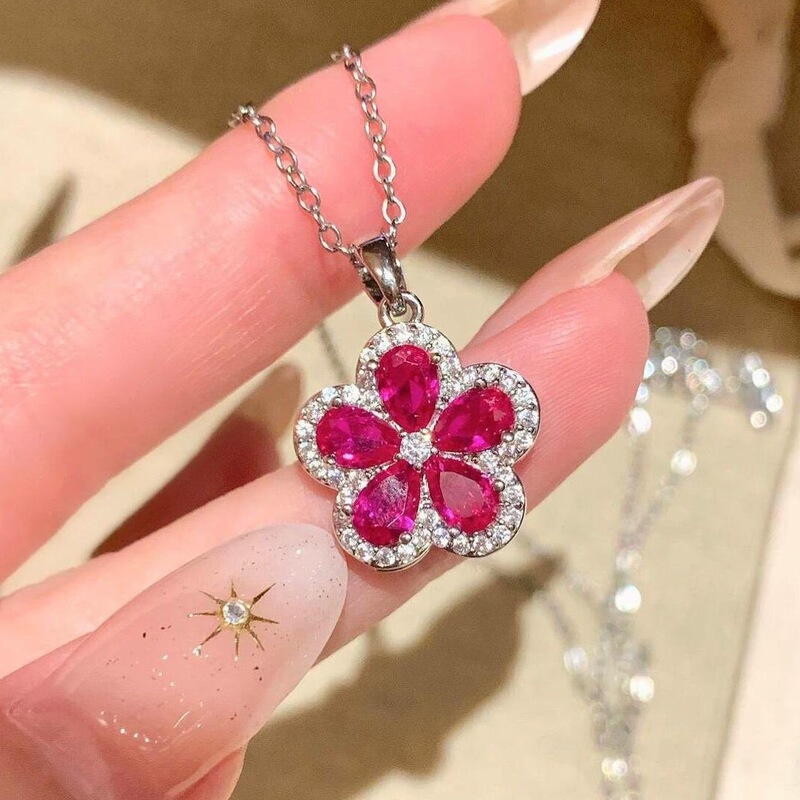 Dopamine Cool-Toned Dazzling Rose-Red Flower Necklace with Unique Design, Versatile, Delicate, Gentle, Simple, Clavicle-Length for Women
