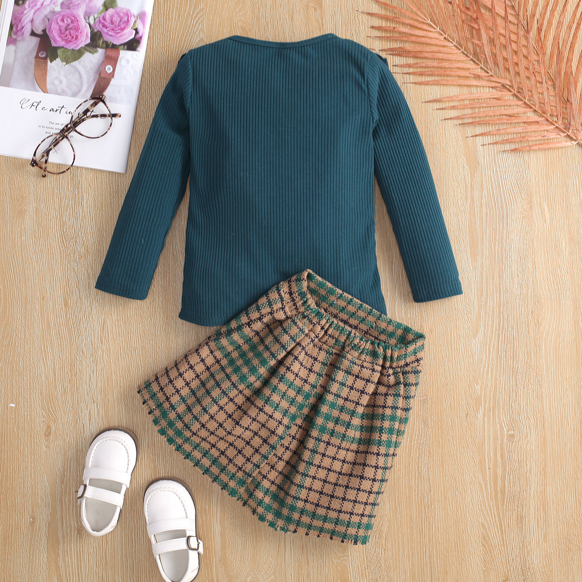 Ensemble deux pièces chemise tricotée en dentelle à manches longues et col rond pour enfants, nouvelle collection automne 2024_voghion.com