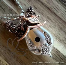 �羳���NThe 1951 "Magnolia" Birdhouse Necklaceľ�m���B����