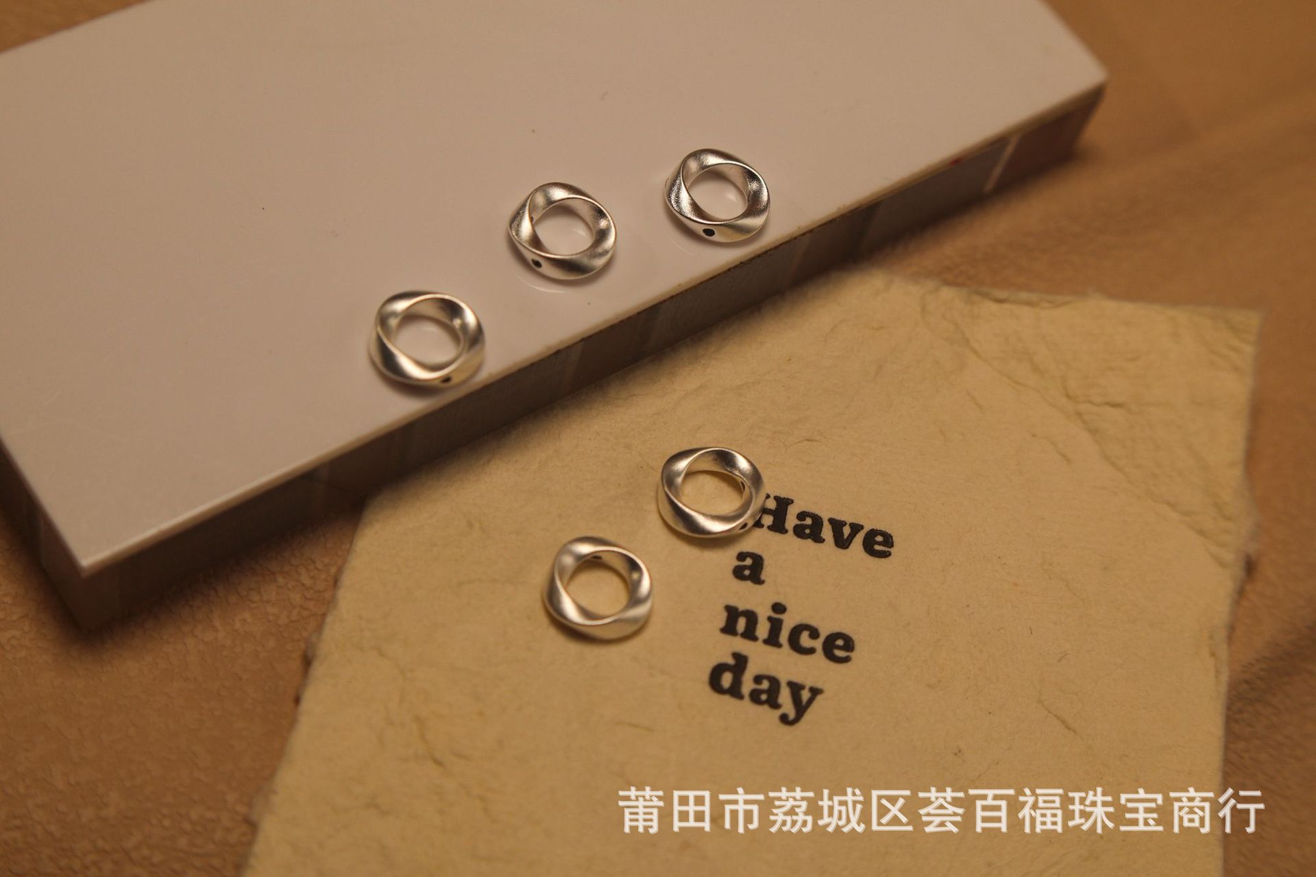 Pure silver s999 Möbius 3D hard silver accessory, hollow fashion niche light luxury ins handmade silver spacer bead accessory