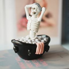 クロスボーダーハロウィンスケルトンガールバス樹脂装飾品スケルトンゴーストフェスティバルデスクトップ玄関装飾ギフト装飾品