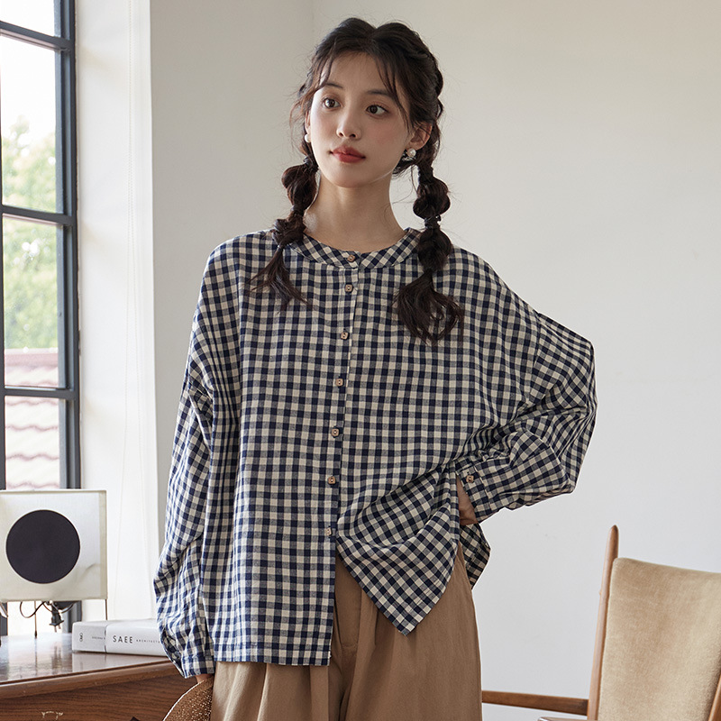 2025 년 봄 새로운 도착 일본 예술적 격자 무늬 느슨한 간단한 디자인 두 얼굴 둥근 목 긴 소매 셔츠