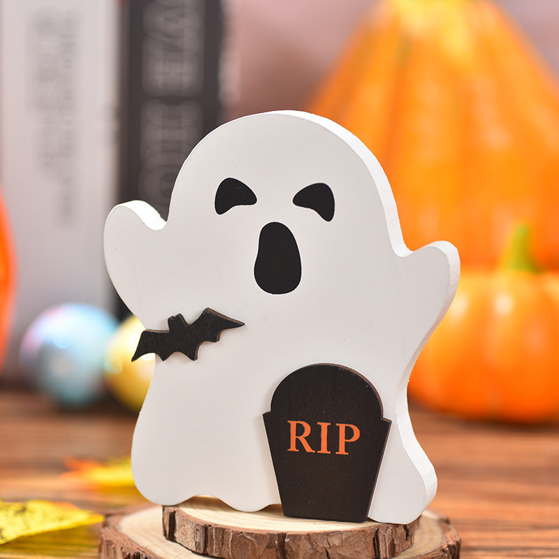 ハロウィンのデスクトップの幽霊の置物はハロウィンの置物を配置します。|undefined