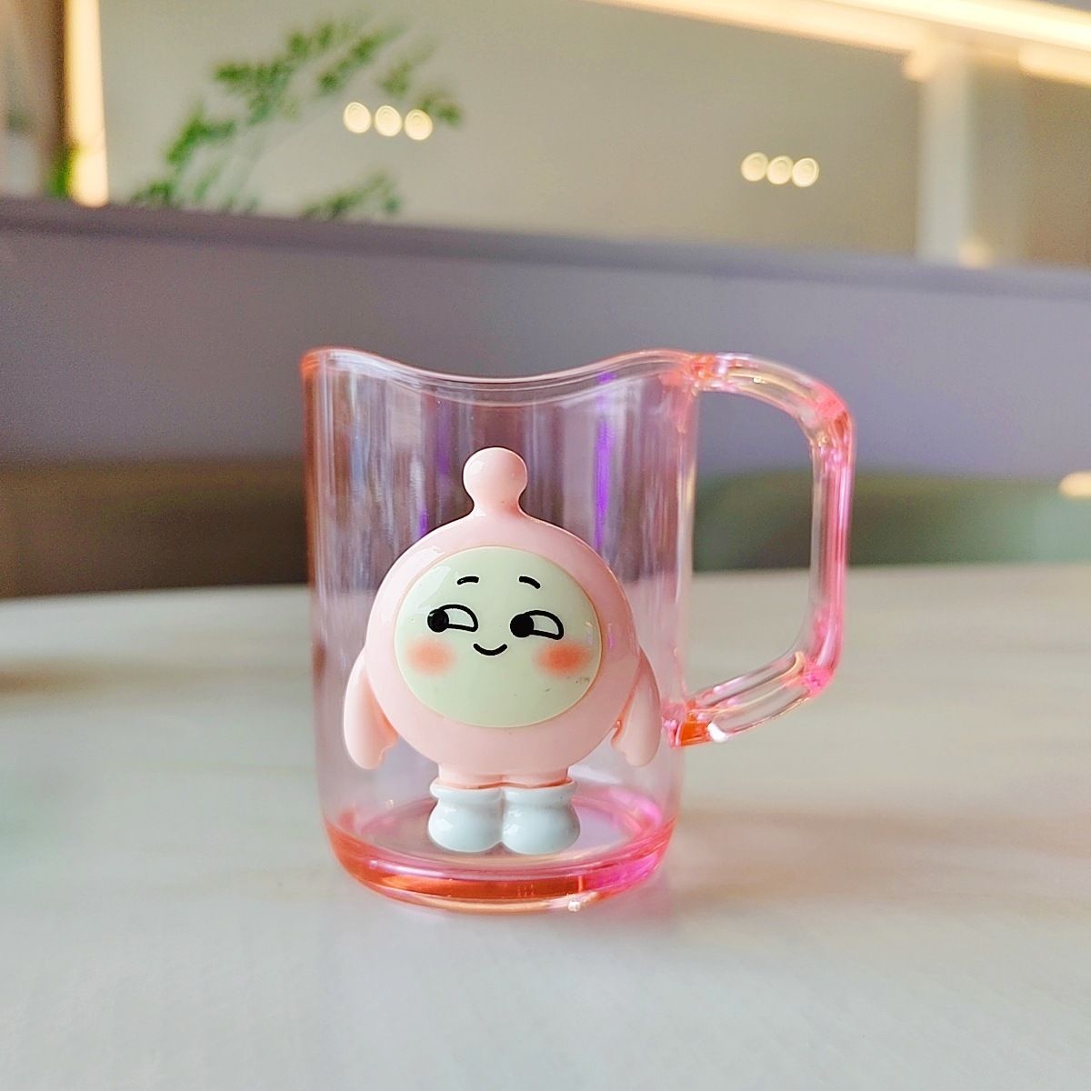 Pink egg cup [without toothbrush]