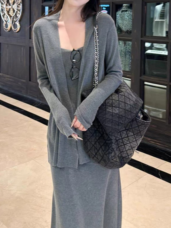08.25新品95折松弛美女 羊毛针织开衫吊带长裙套组|undefined
