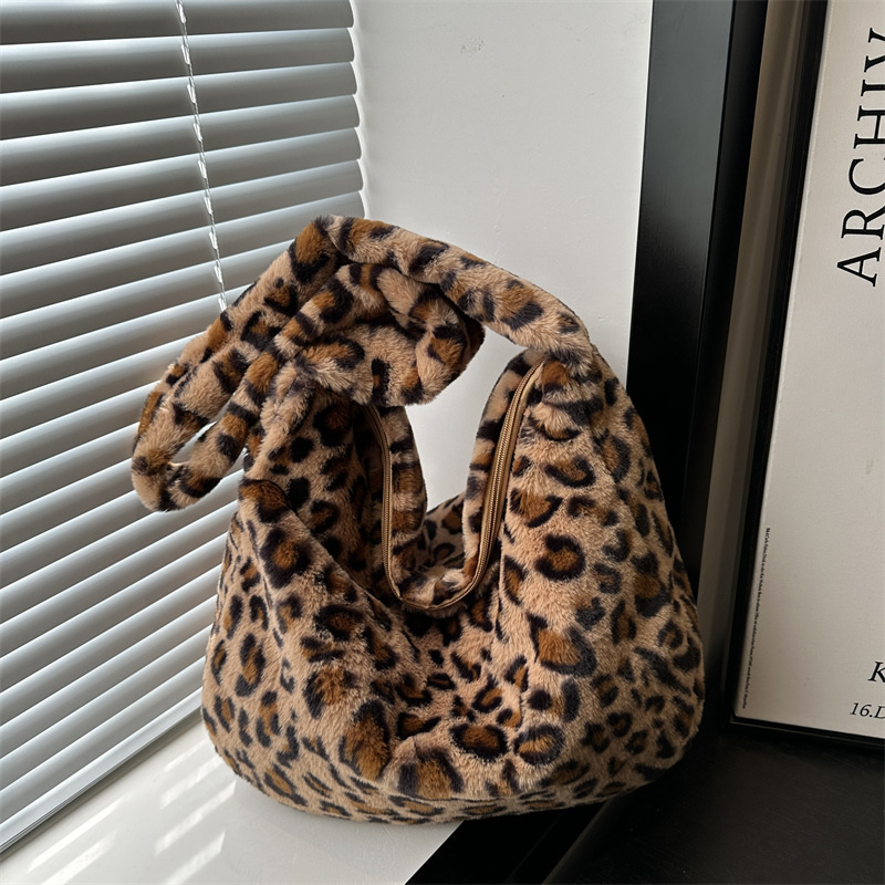 Leopardo tela de peluche bolsas de mujer otoño y invierno nueva moda literatura de hombro bolsas de brazo perezosas moda bolsas de mano de lana