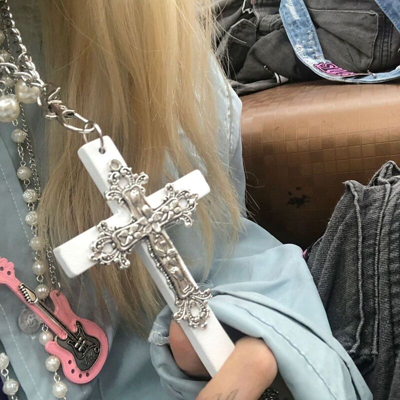トレンディでクールなゴシックスタイルのピンクのクロスネックレス、女性用、パーソナライズされたニッチデザイン、ハンサムで多用途なネックレス|undefined