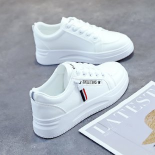 Pequeños zapatos blancos para mujeres en verano y otoño de 2025, nuevos zapatos de plancha gruesa, cómodos, zapatos casuales de nicho originales