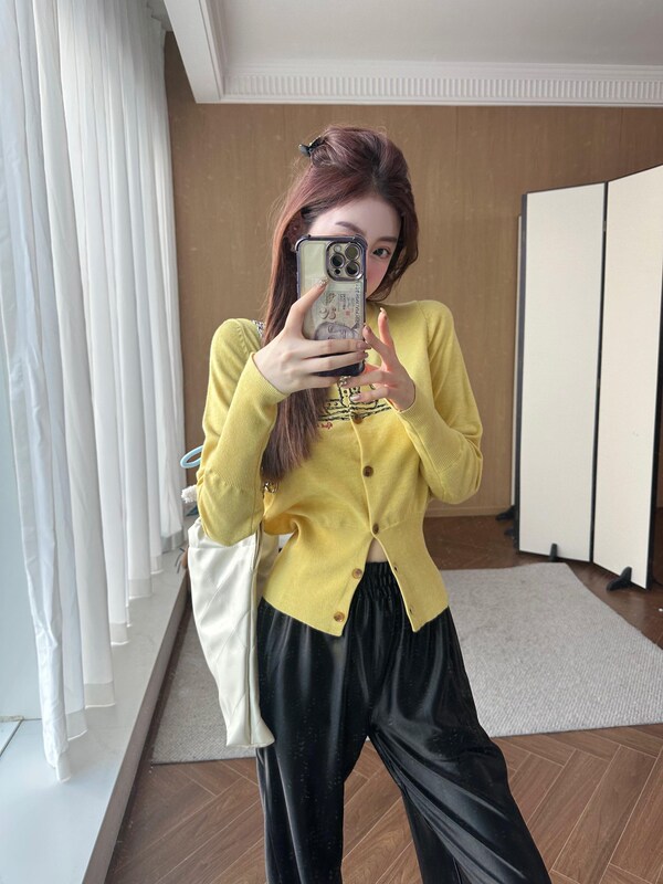 西太后开衫黄色卡通土星毛衣女修身显瘦长袖圆领针织开衫带纽扣25|undefined