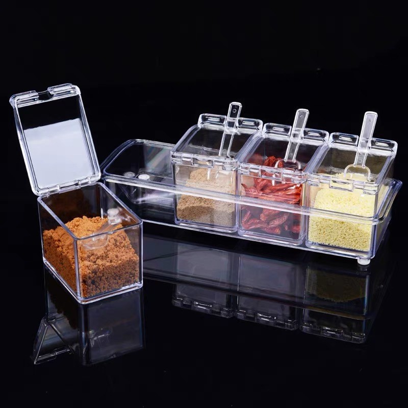 Suministros de cocina caja de condimento transparente caja de condimento de cuatro rejillas tarro de condimento cuatro en uno con traje de cuchara suministro directo de fábrica
