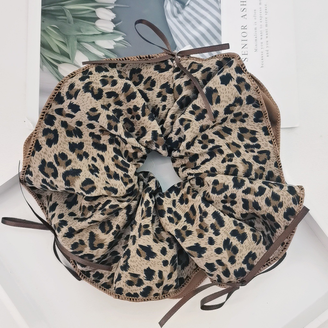 Leopard Print Scrunchie For Hair Buns And Ponytails Retro Style_voghion.com
