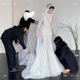 鱼尾主婚纱新娘2025新款复古订婚礼服迎宾出门纱重工质感氨纶