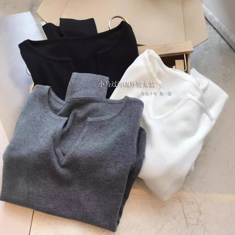 W14 No Returns or Exchanges, Both Online and In-Store Available, Versatile and Stylish V-Neck Knitted Base Shirt with Curved Hem