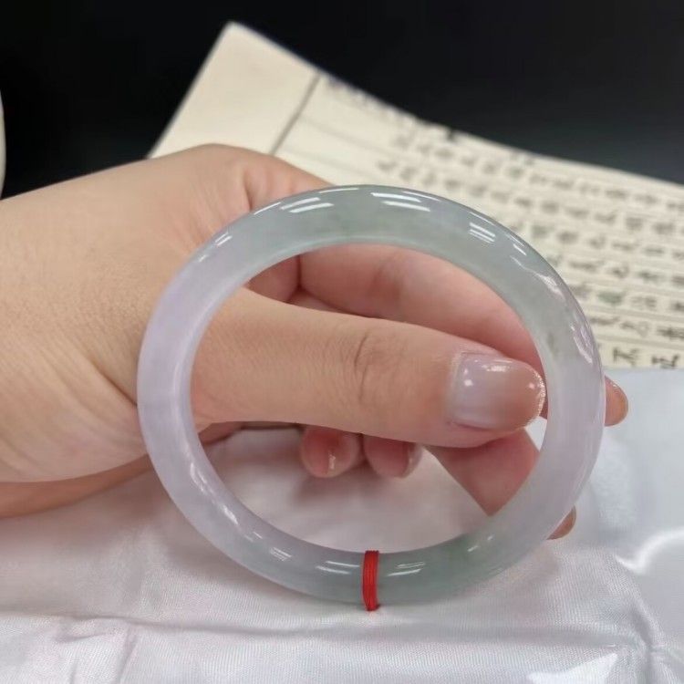 Vòng tay ngọc bích Miến Điện băng mới màu xanh lá cây nhạt, đường kính trong 50–64 mm chi tiết 6