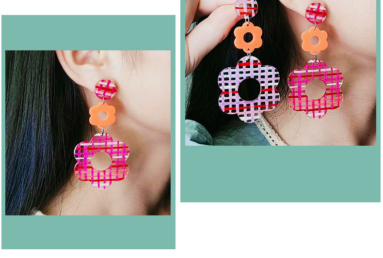 1 Pair Vacation Plaid Flower Spray Paint Hollow Out Arylic Drop Earrings display picture 1