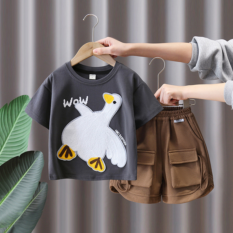 7135 traje de camiseta para niños pantalones cortos de manga corta de dibujos animados de verano de dos piezas verano de moda para niños 2025 nuevo verano