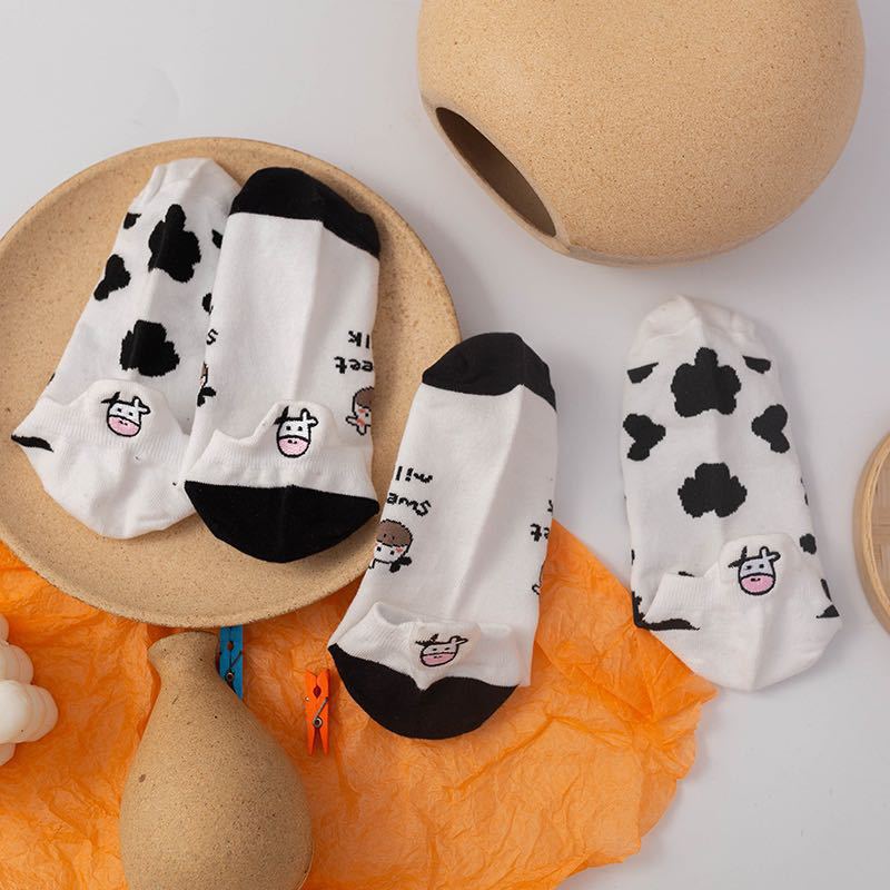 Chaussettes Courtes En Coton De Dessin Animé De Vache Noir Et Blanc De Mode En Gros display picture 5