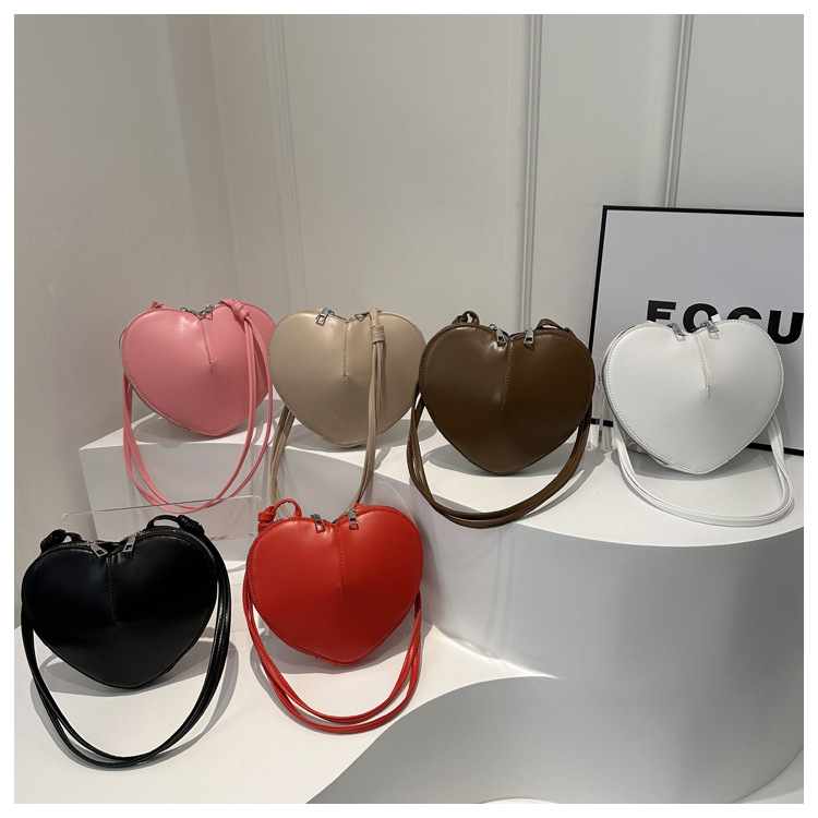 Women's PU Heart Shape Basic Classic Style Sewing Thread Heart-shaped Zipper Underarm Bag display picture 26