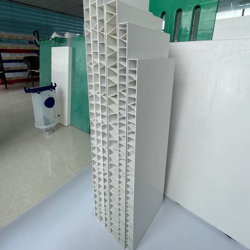 鲁威厂家直供养殖用人字筋系列PVC板材中空板畜牧围板围栏900*35