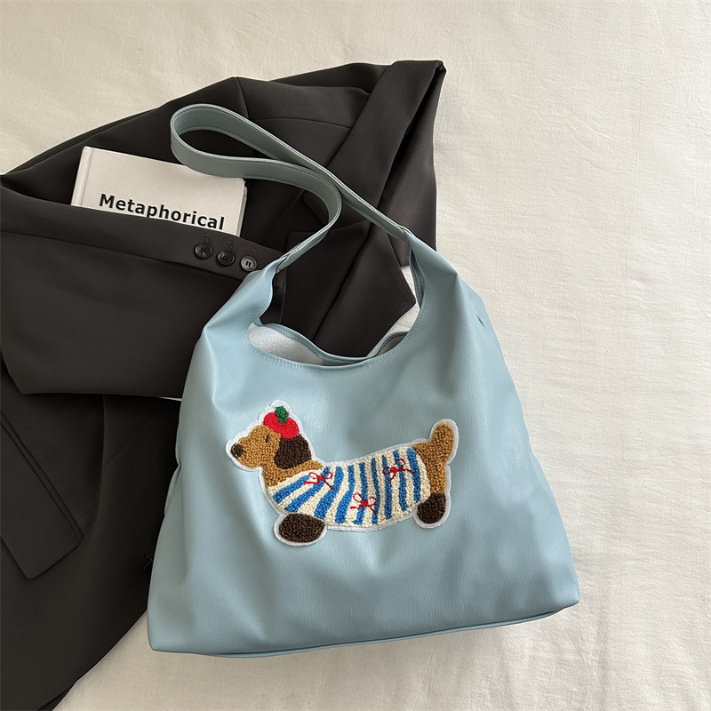 Simple y de alto valor exterior de moda bajo la axila 2024, otoño y invierno nuevo estilo coreano de gran capacidad de bolso de hombro de dibujos animados