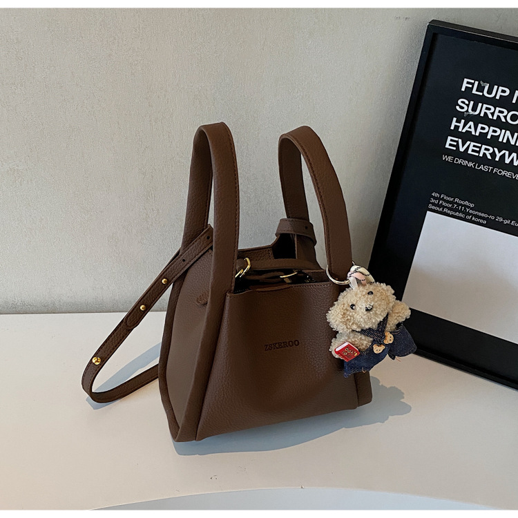 This year's popular bags for ladies are the 2025 new Korean-style simple and versatile crossbody bag and the retro commuting hand-held bucket bag undefined