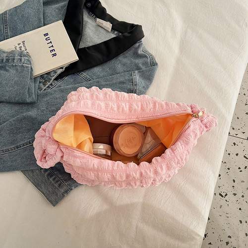 This year's popular fashion minimalist temperament commuting pleated cloud bag for women 2024 single shoulder armpit bag hand-held bucket bag