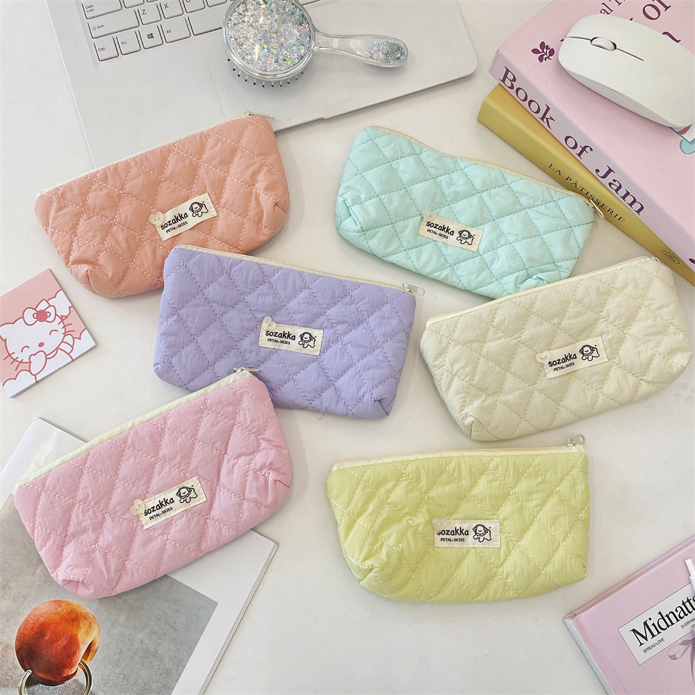 High quality cosmetic bag with diamond pattern, capacious handheld pencil case for students