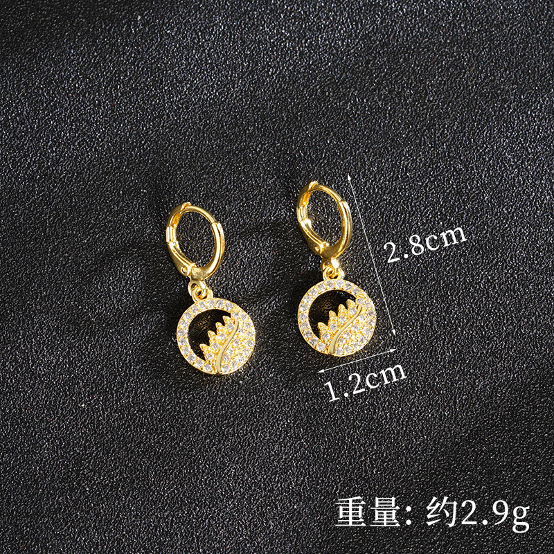 Collar de hojas huecas de diamantes de lujo ligero de oro de arena vietnamita Pendientes Temperamento de alta calidad Cobre chapado en oro Joyas que no se desvanece durante mucho tiempo