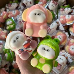 ネットの袋は解凍してつまみます。ゆっくりと子供を弾きます。