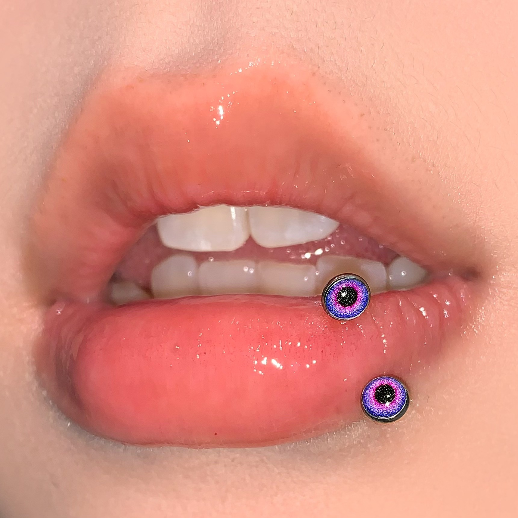 Silver pointed spike labret stud material detail