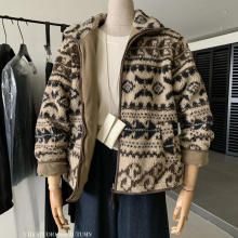 Y.JIA 伊嘉-岛提花加厚保暖显瘦一整件毛茸茸羊羔毛短外套5091-5