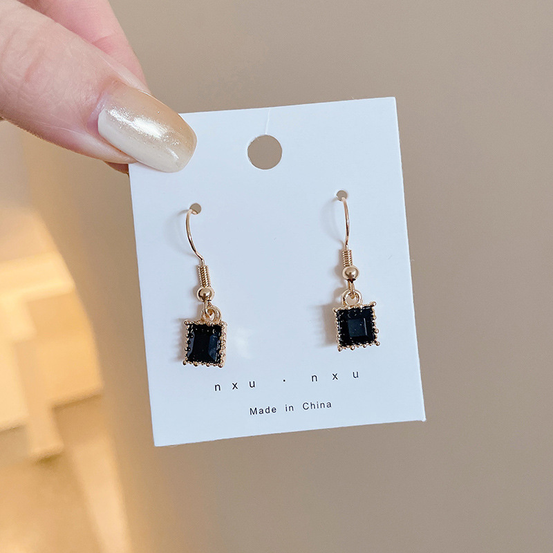 Pendientes de estilo explosivo Estudiante nicho Diseño simple Temperamento geométrico Pendientes de alto nivel Trendy Pendientes de viento al por mayor