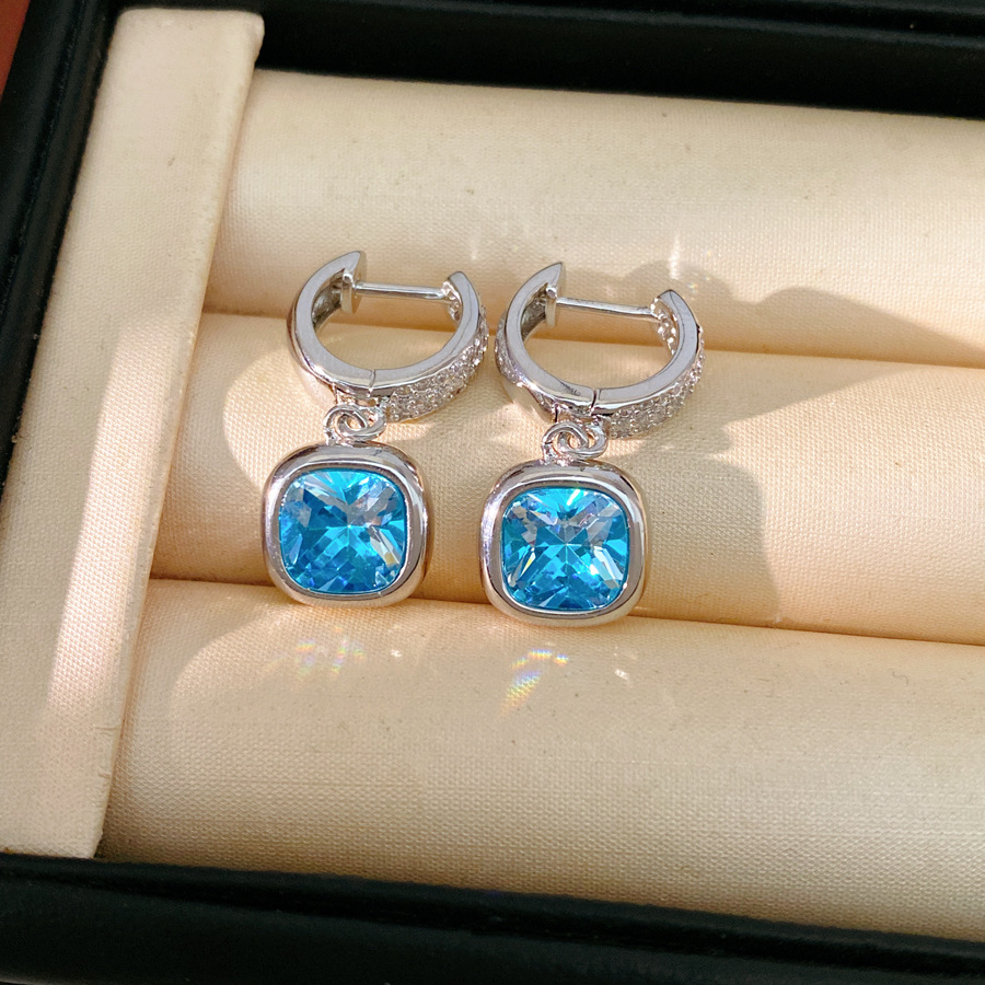 Anillo cuadrado geométrico de zircón pendientes ligero de lujo de alto nivel pendientes de estilo simple nicho de la personalidad conjunto de joyería al por mayor