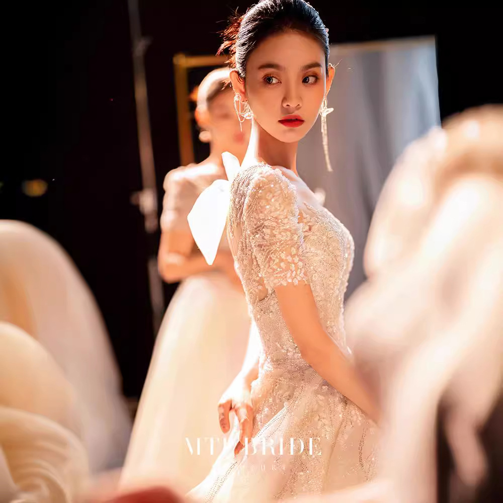 Vestido de novia de encaje 2026 de lujo, elegante, estilo corte, con cola larga, vestido blanco para mujer
