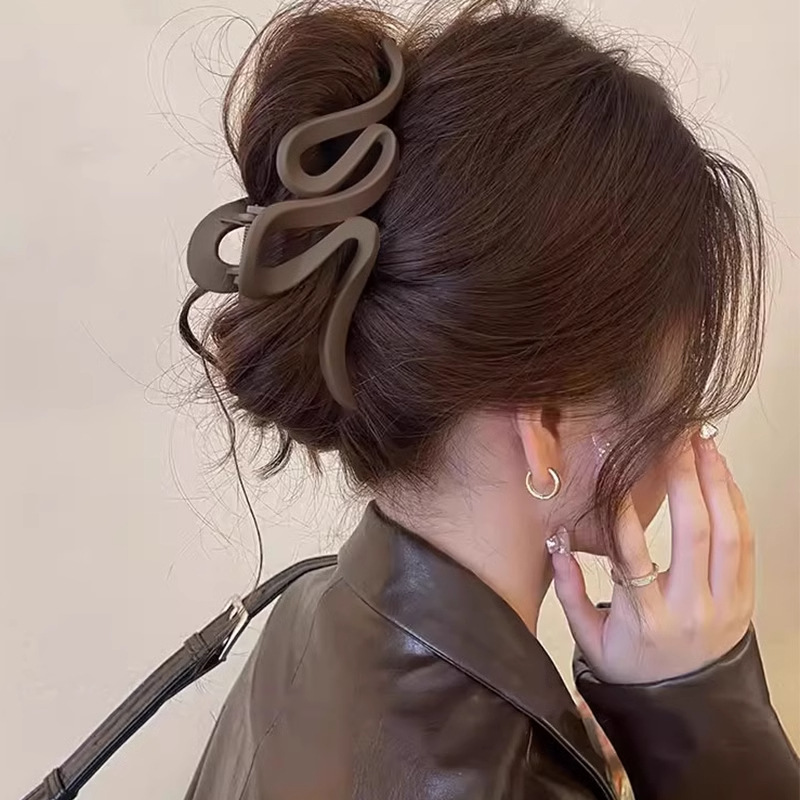 Gran clip de agarre para mujeres 2025 nuevo clip de cabello de alto nivel detrás del cerebro clip de pescado clip de cabello temperamento de verano para el cabello adornamiento